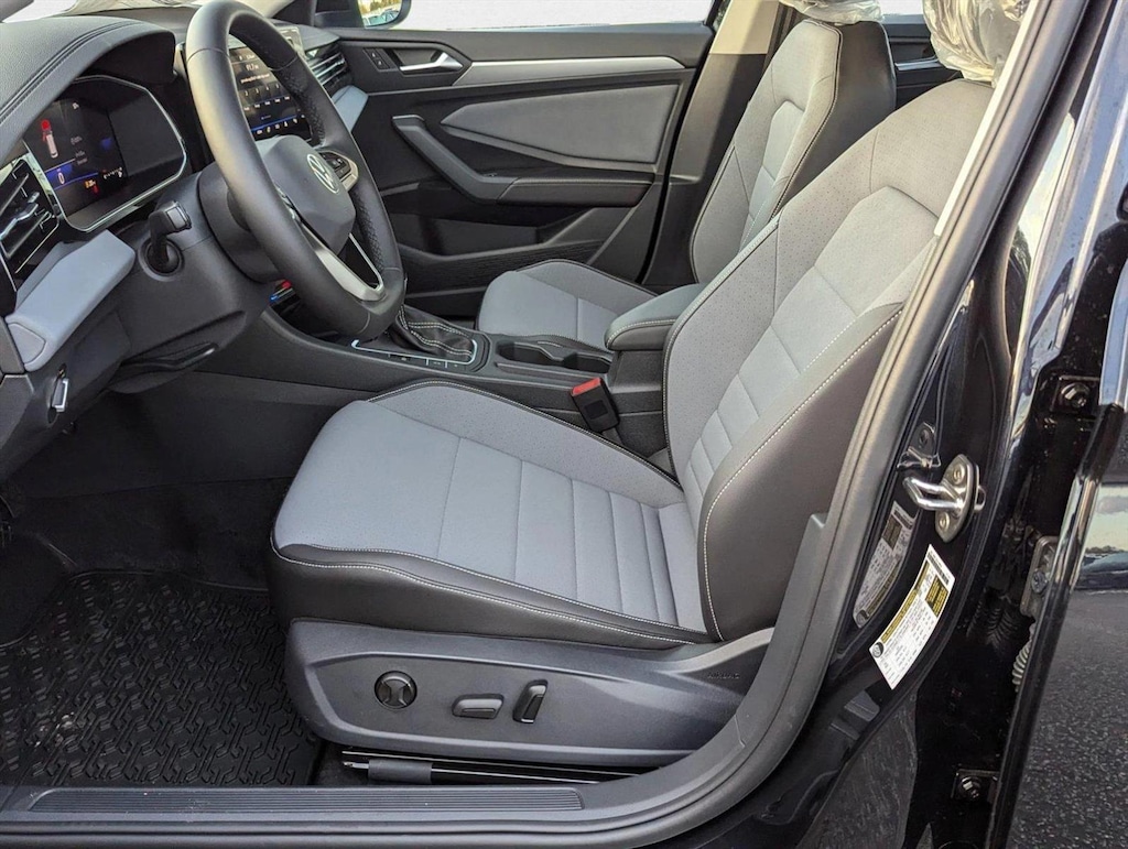 New 2025 Volkswagen Jetta SE 4dr Car