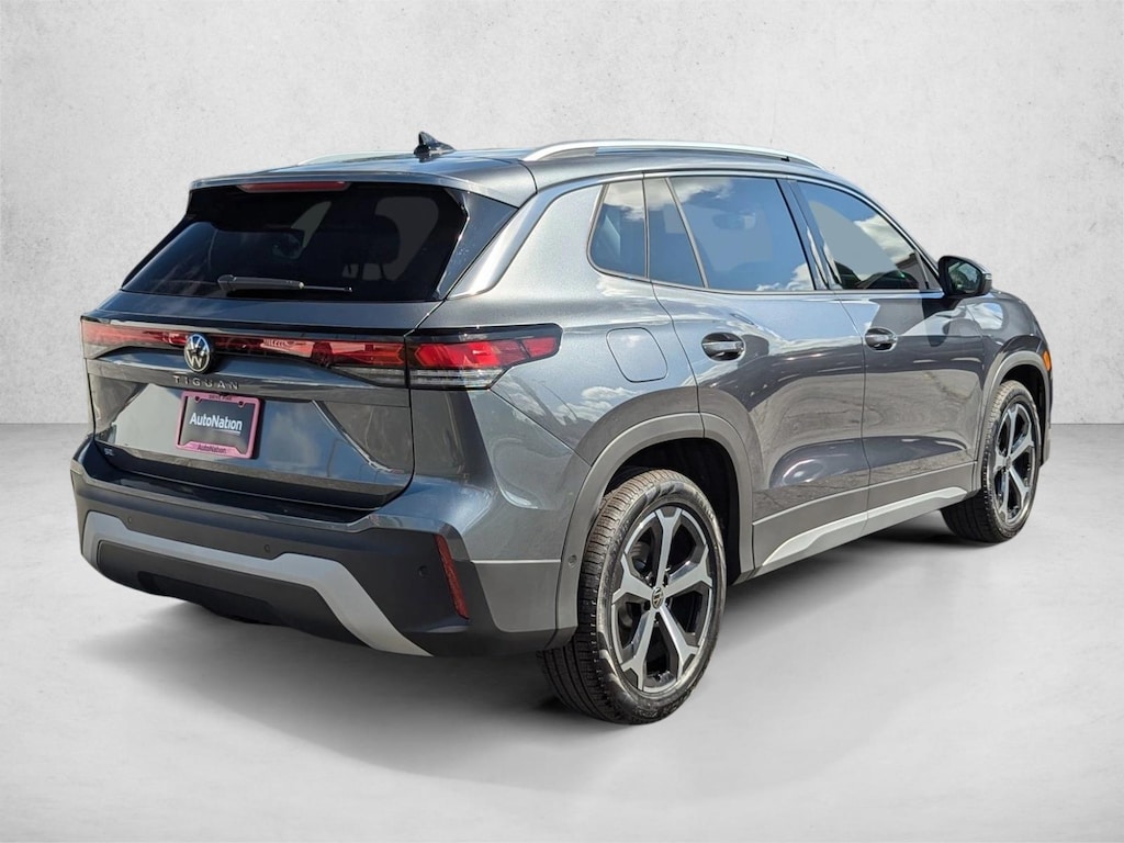 Used 2025 Volkswagen Tiguan SE Sport Utility