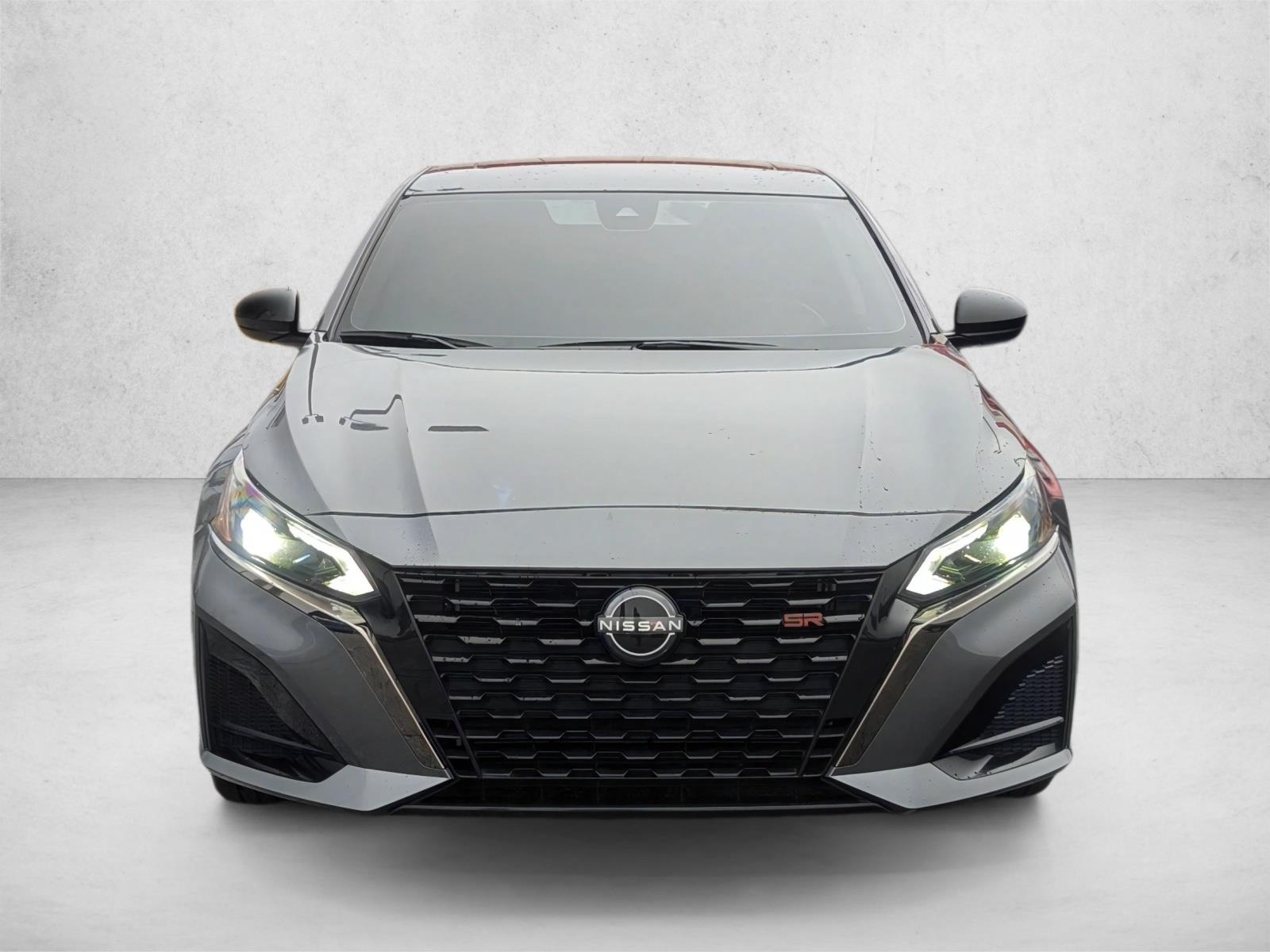 2024 Nissan Altima 2.5 SR photo 2