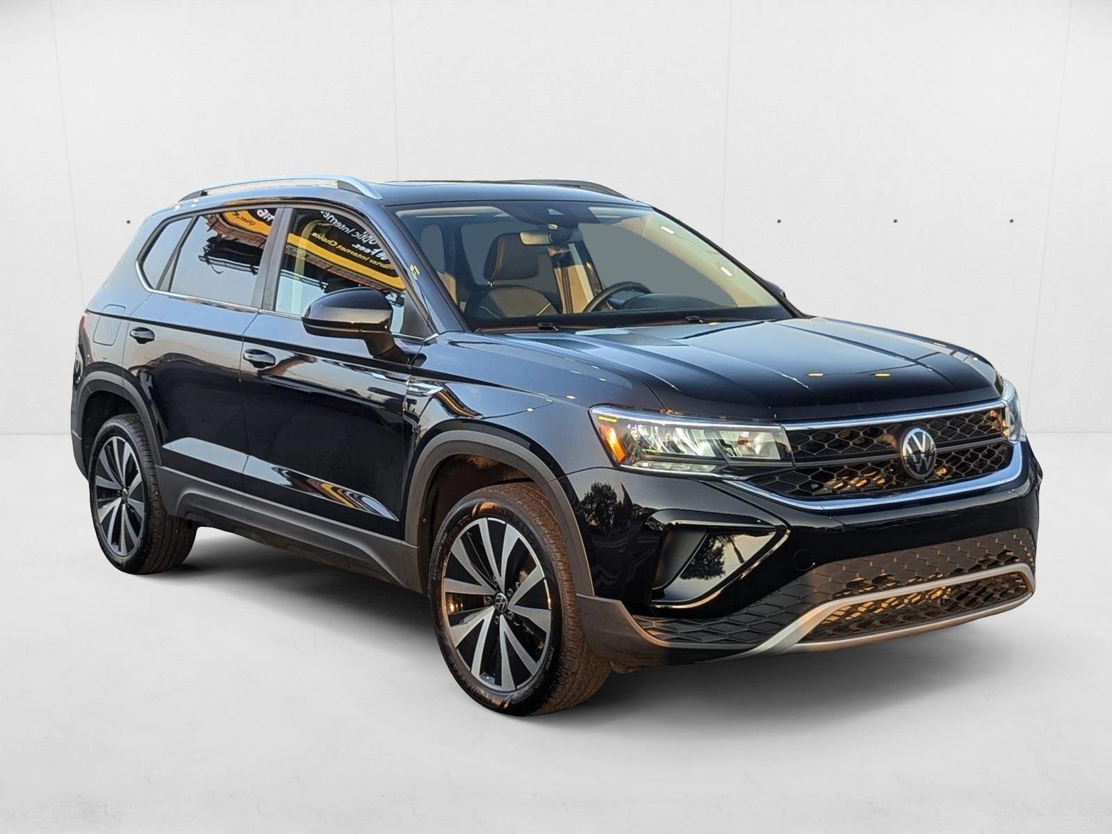 2024 Volkswagen Taos SE photo 3