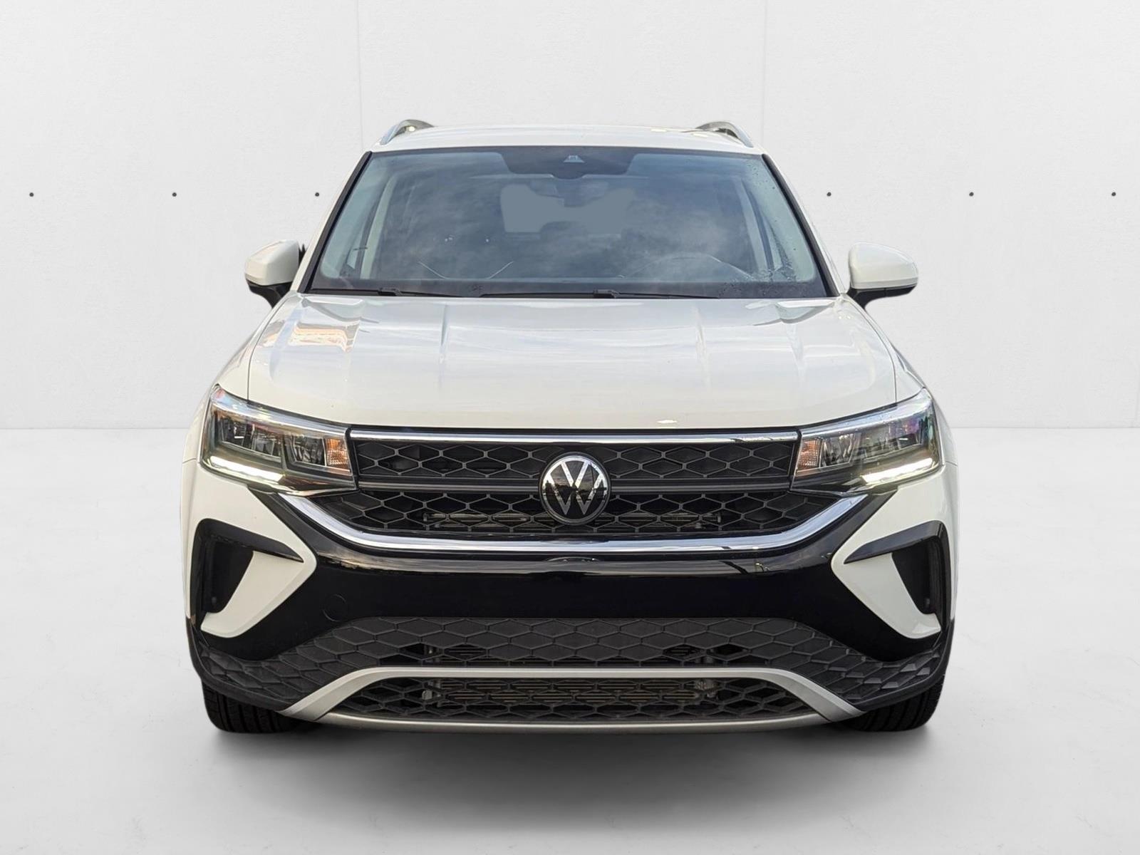 2024 Volkswagen Taos SE photo 2