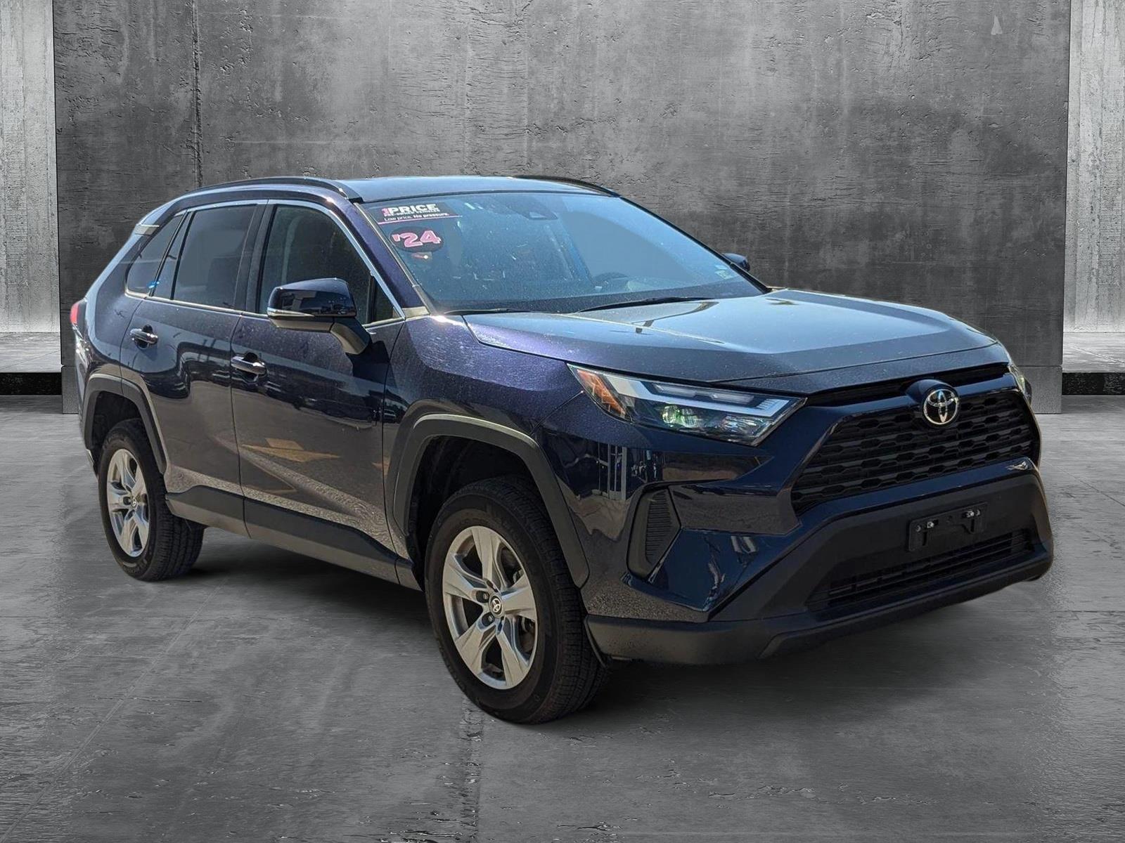 2024 Toyota RAV4 XLE photo 3