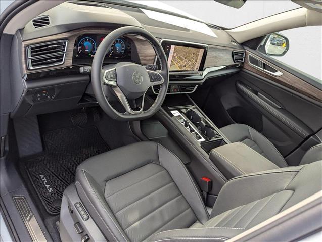 2025 Volkswagen Atlas SEL photo 3