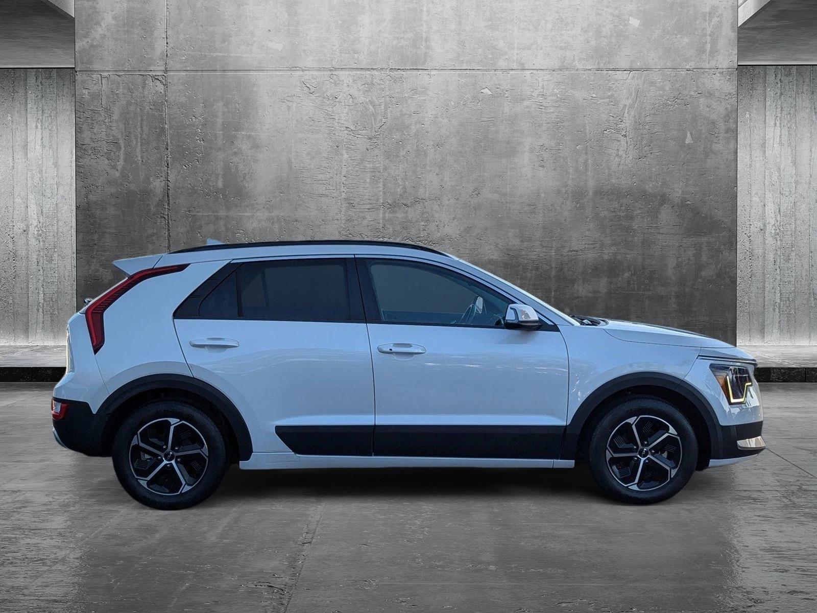 2023 Kia Niro EX photo 4
