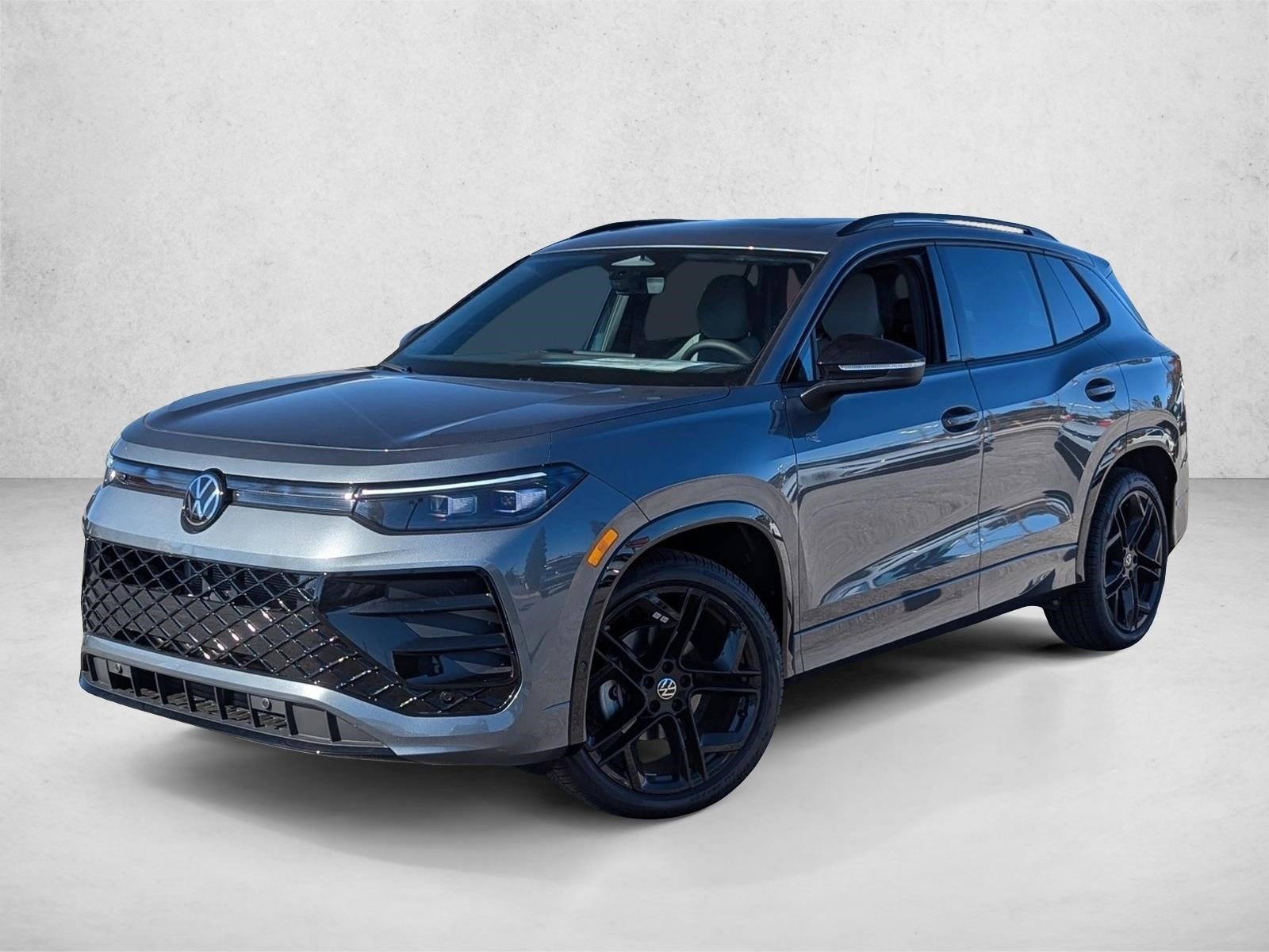 2026 Volkswagen Tiguan SE R-LINE BLACK's photo