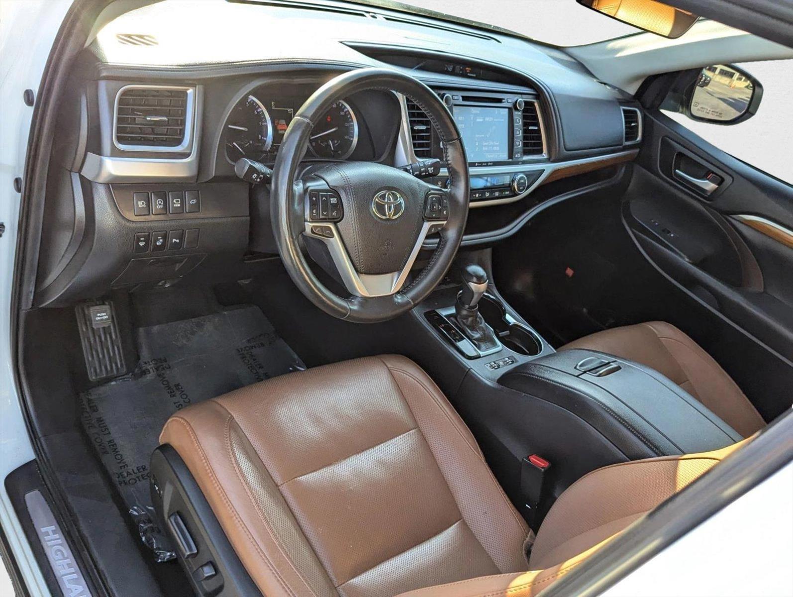 Image of Used 2019 Toyota Highlander Limited Platinum