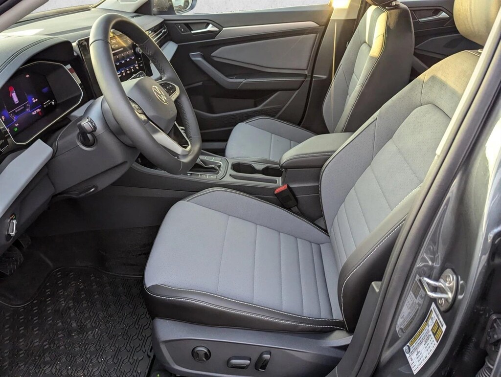 New 2026 Volkswagen Jetta SE 4dr Car