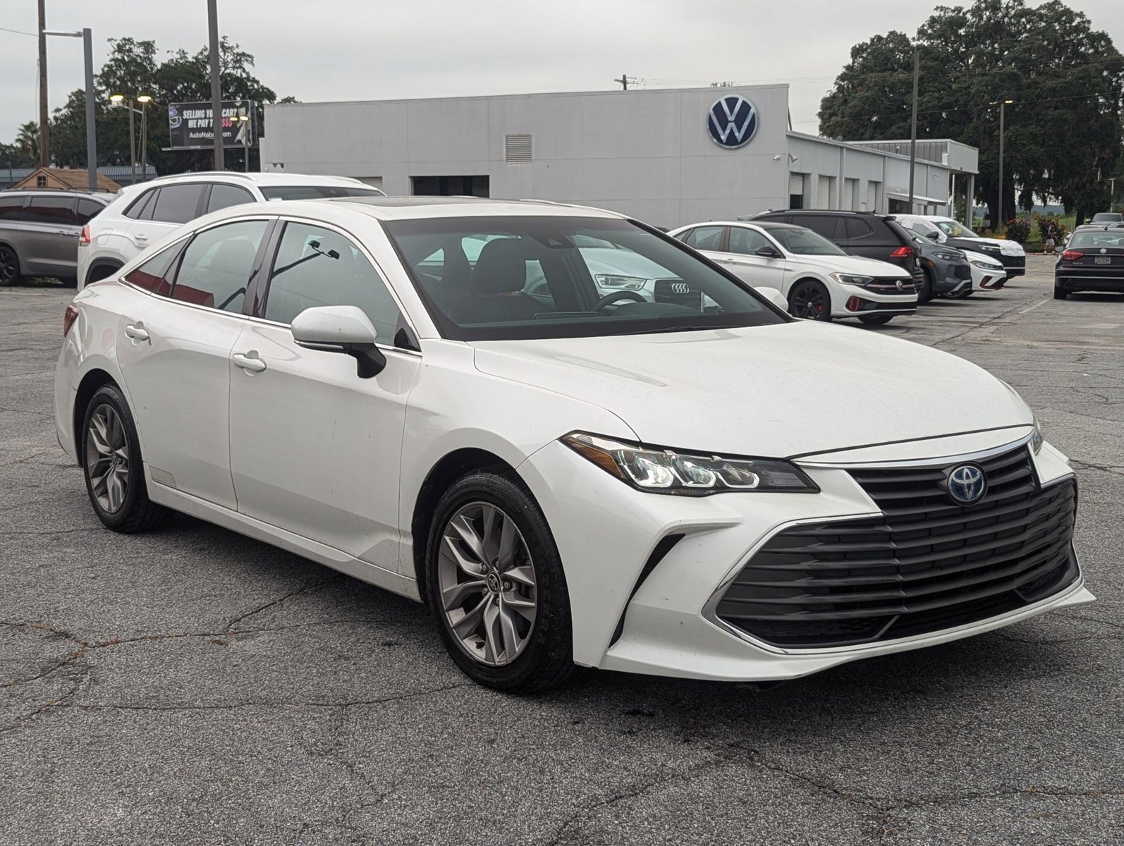 2022 Toyota Avalon Hybrid XLE photo 3