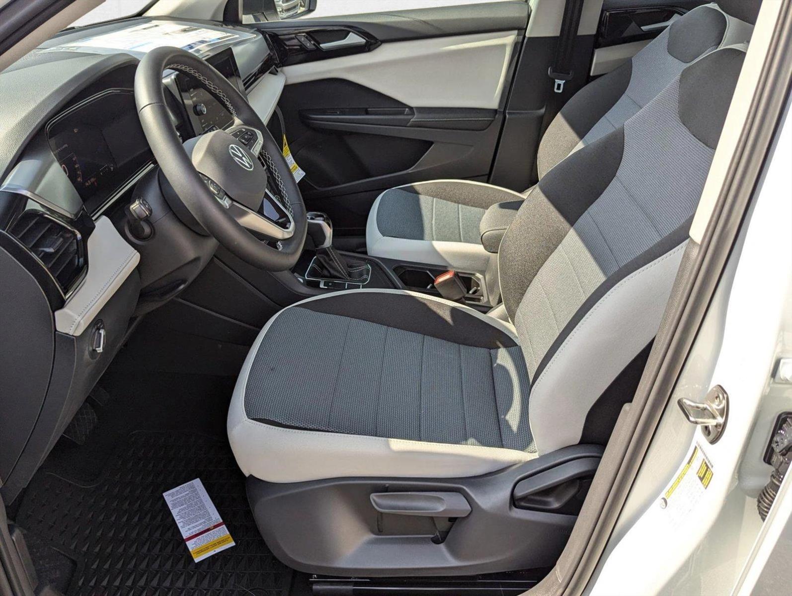 2025 Volkswagen Taos S photo 4