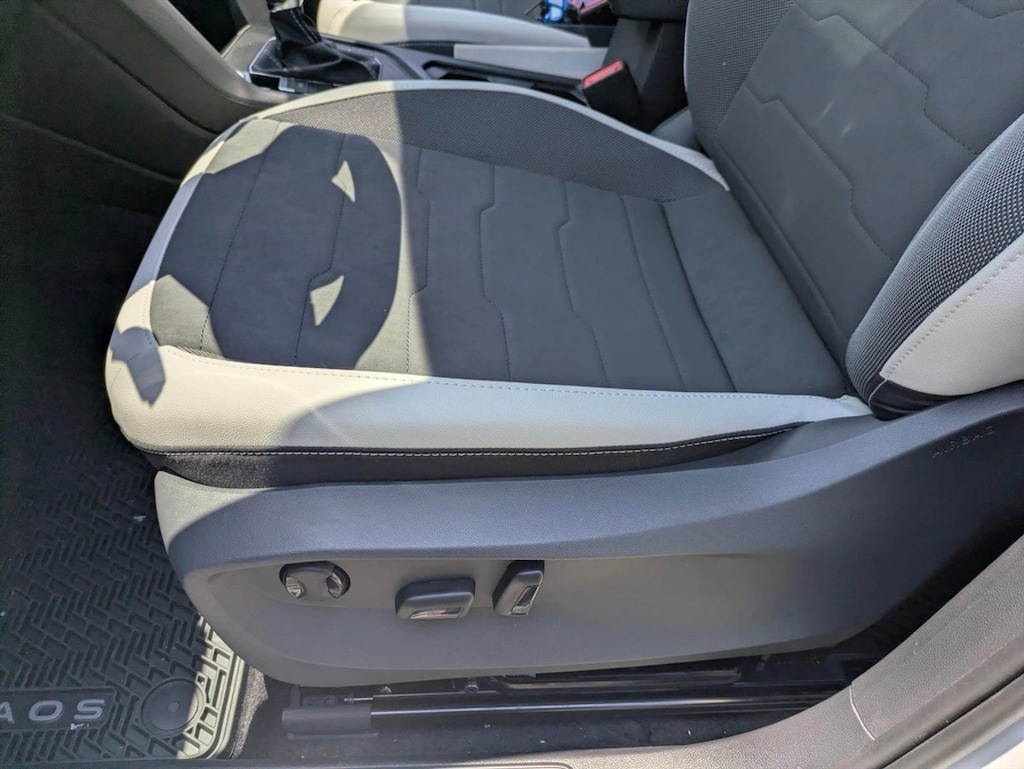 New 2026 Volkswagen Taos SE Sport Utility