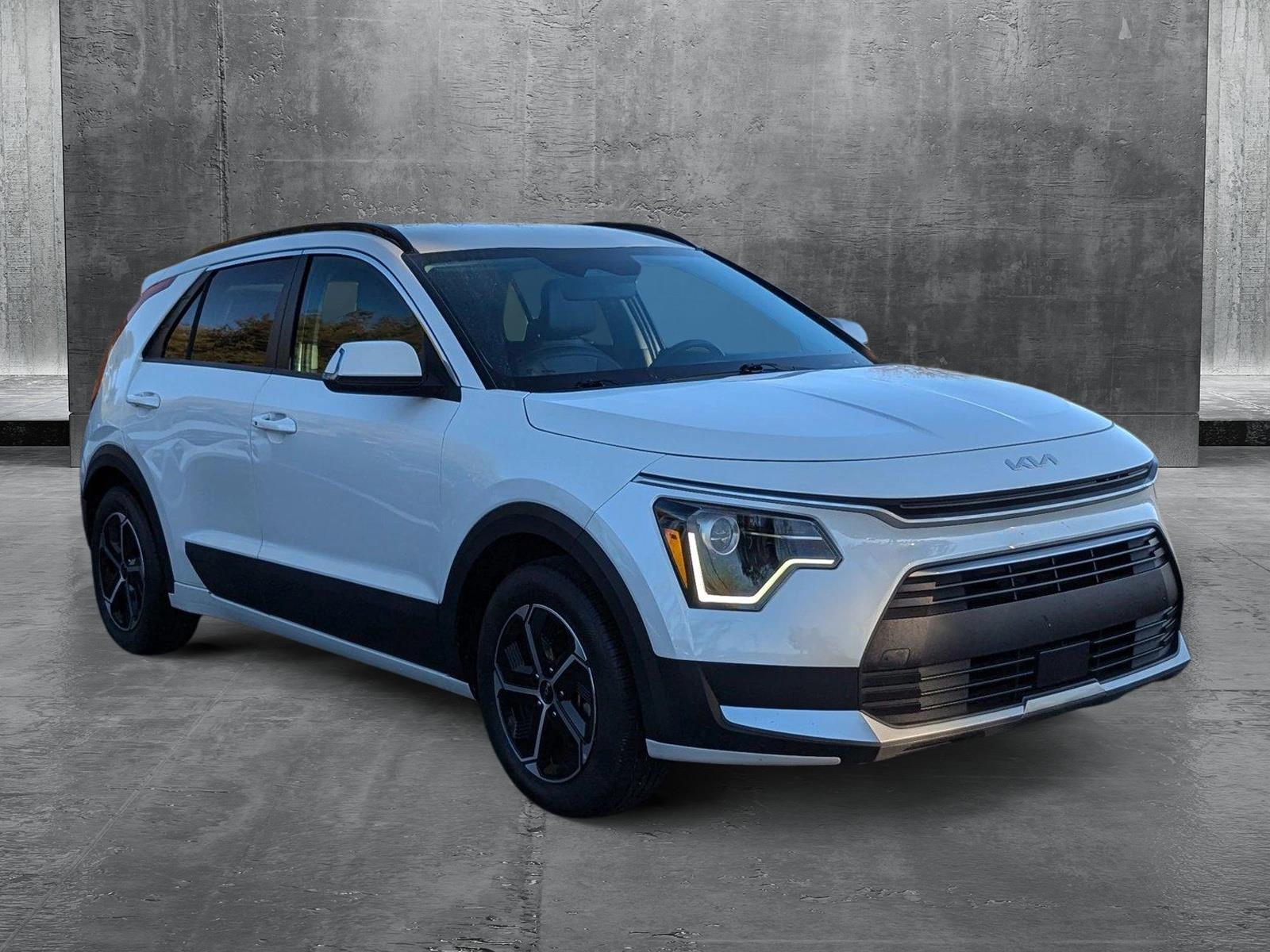 2023 Kia Niro EX photo 3