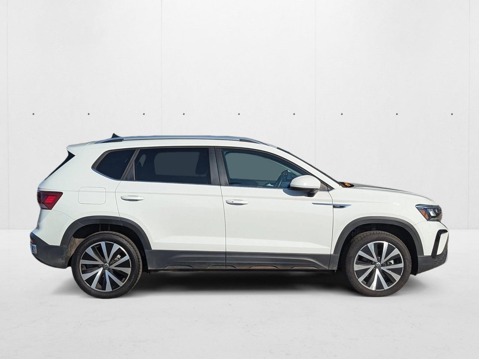 2024 Volkswagen Taos SE photo 4