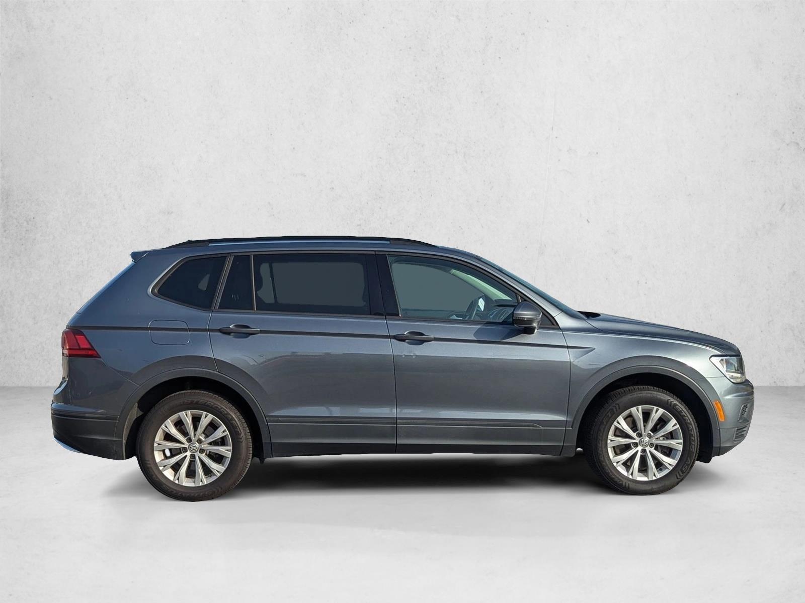 2020 Volkswagen Tiguan Sport photo 2