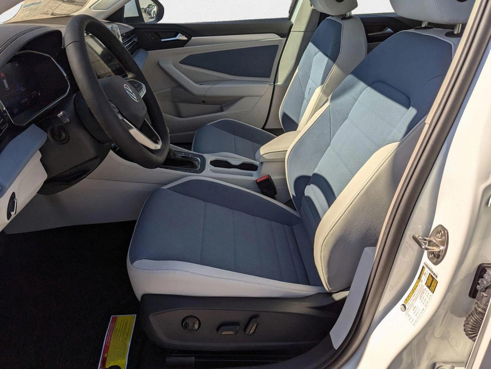 2025 Volkswagen Jetta 1.5T SE photo 4