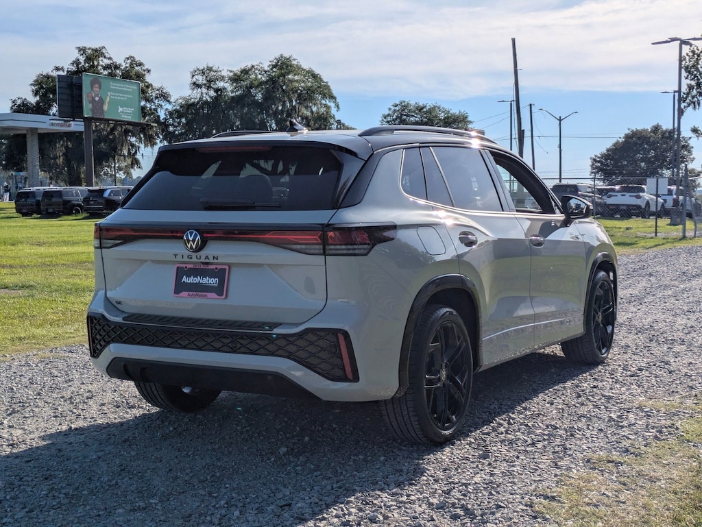 New 2026 Volkswagen Tiguan SE R-Line Black Sport Utility