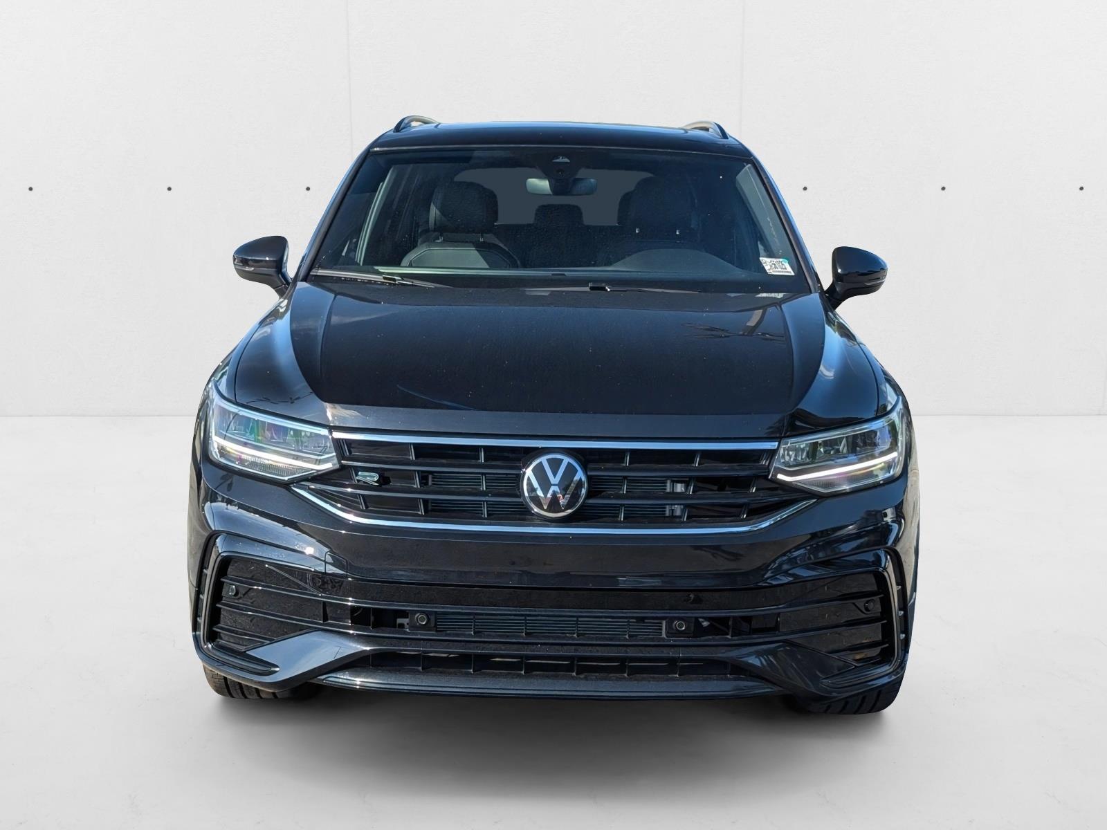 2024 Volkswagen Tiguan SE R-Line Black Sport photo 2