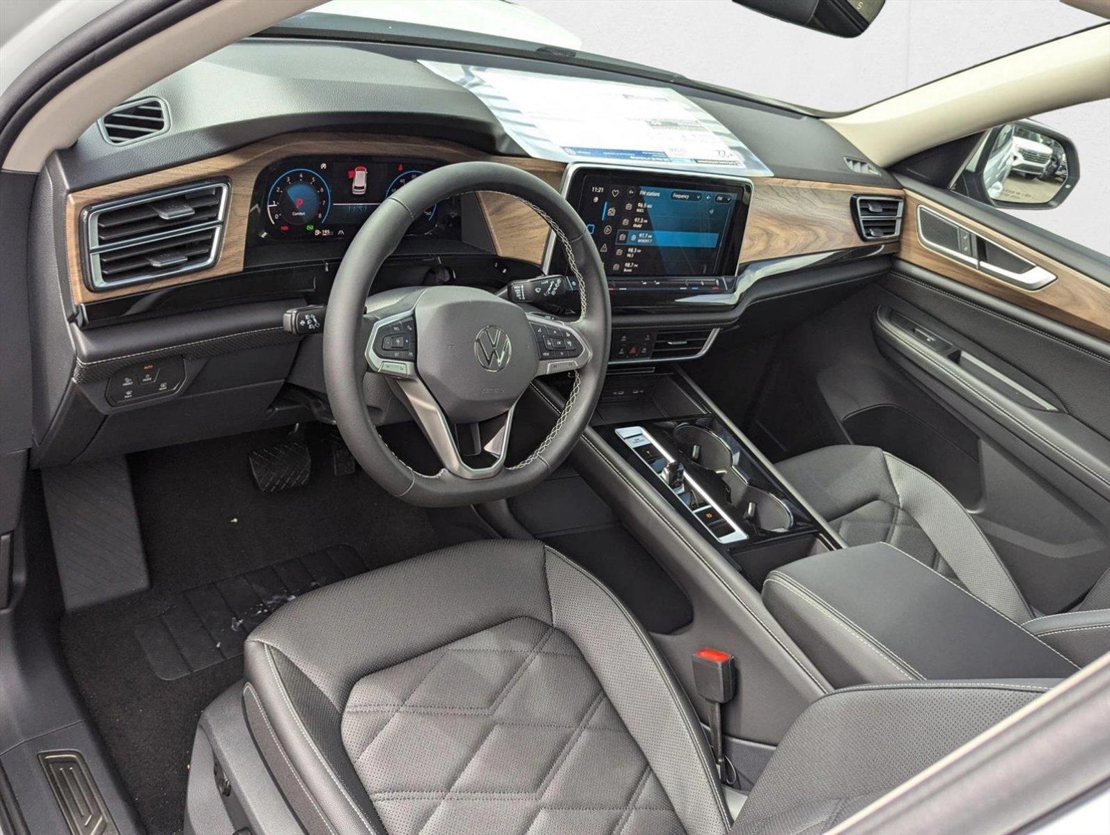 2025 Volkswagen Atlas SE Technology photo 3