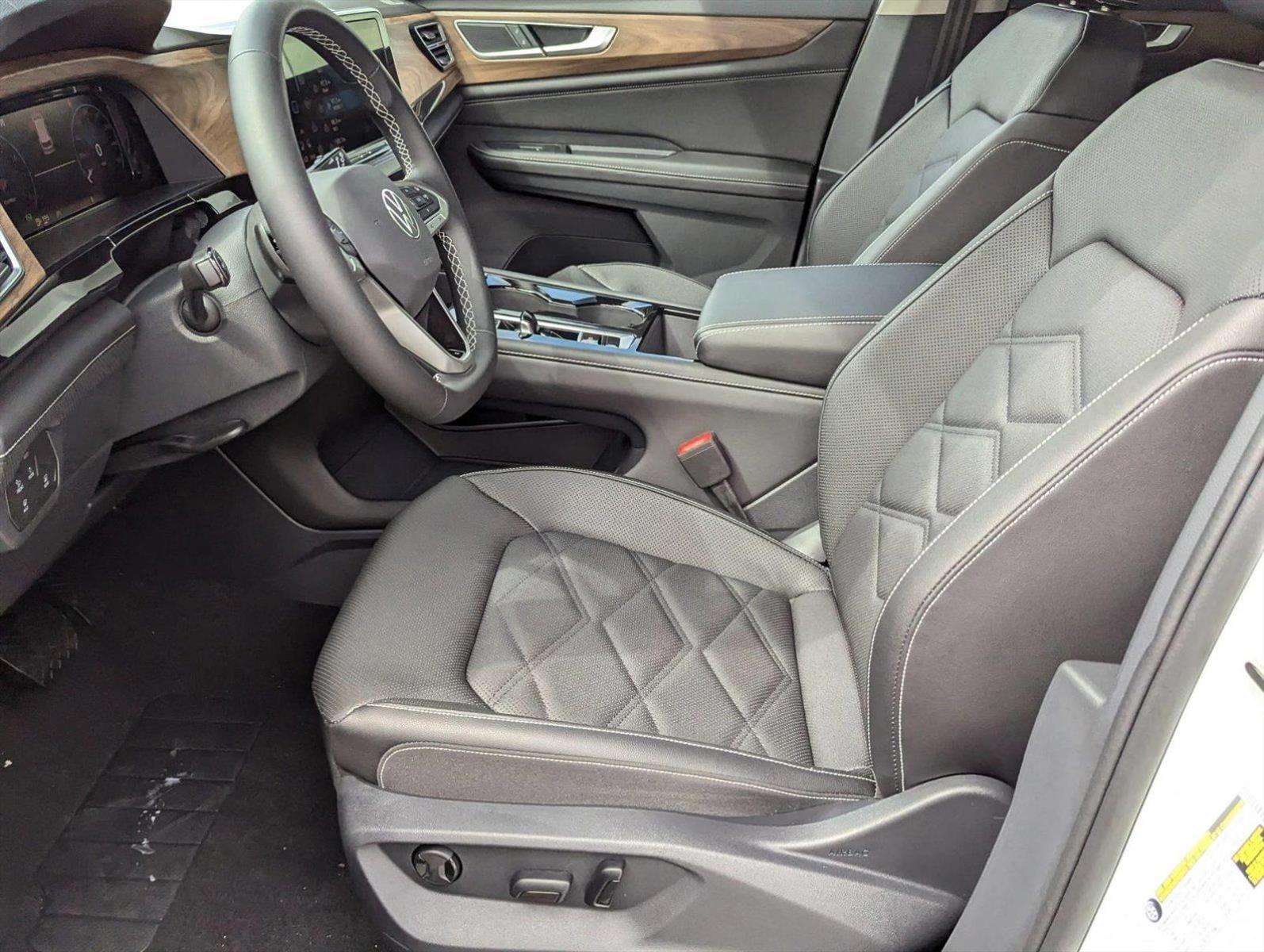 2025 Volkswagen Atlas SE Technology photo 4