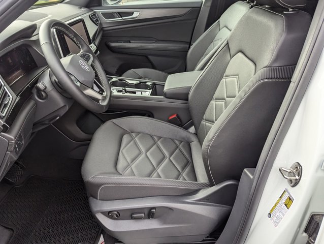 2025 Volkswagen Atlas Cross Sport SE Technology photo 3