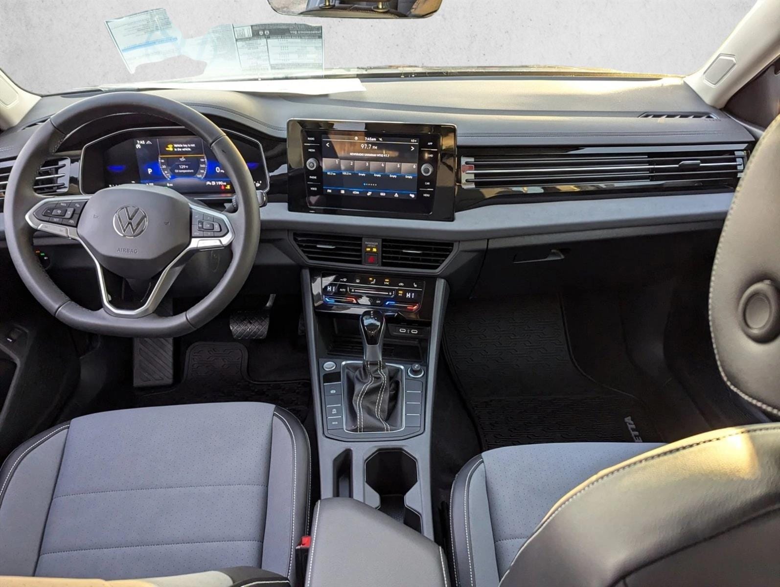 2026 Volkswagen Jetta SE - Photo 13
