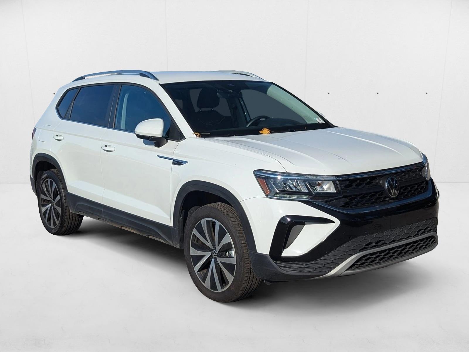 2024 Volkswagen Taos SE photo 3