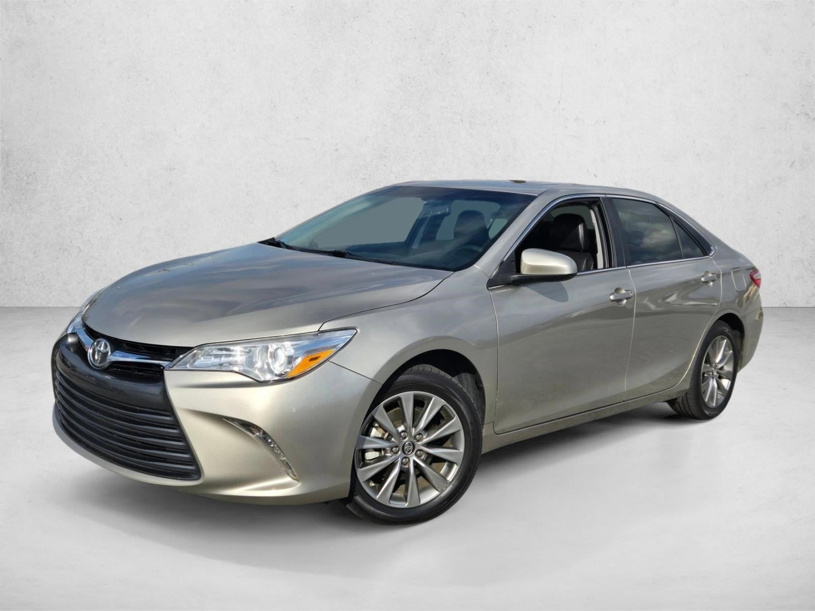 2017 Toyota Camry XLE's photo