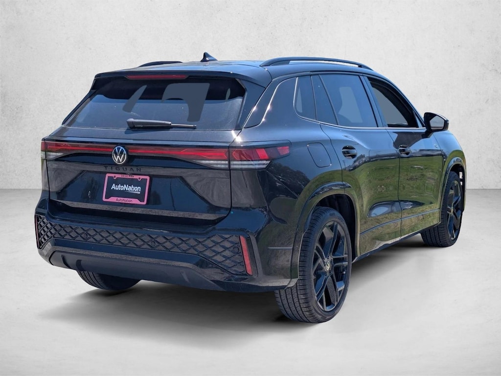 New 2026 Volkswagen Tiguan SE R-Line Black Sport Utility