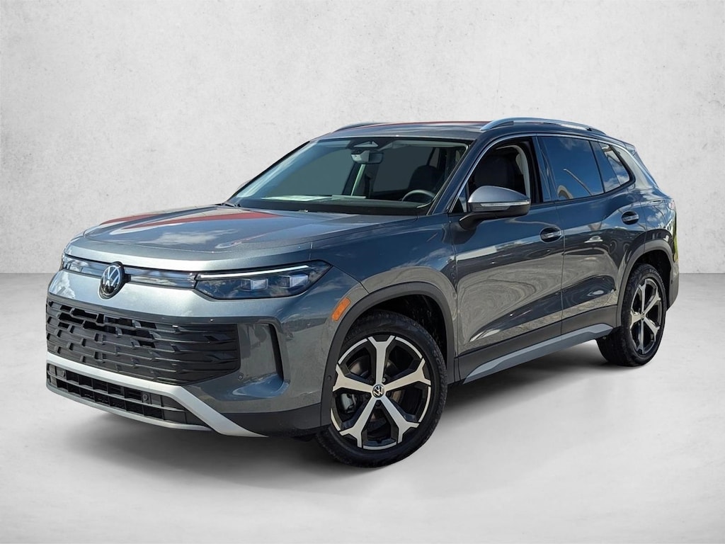 Used 2025 Volkswagen Tiguan SE Sport Utility