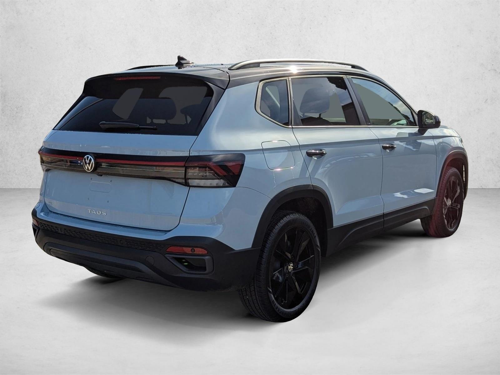 2025 Volkswagen Taos SE photo 2