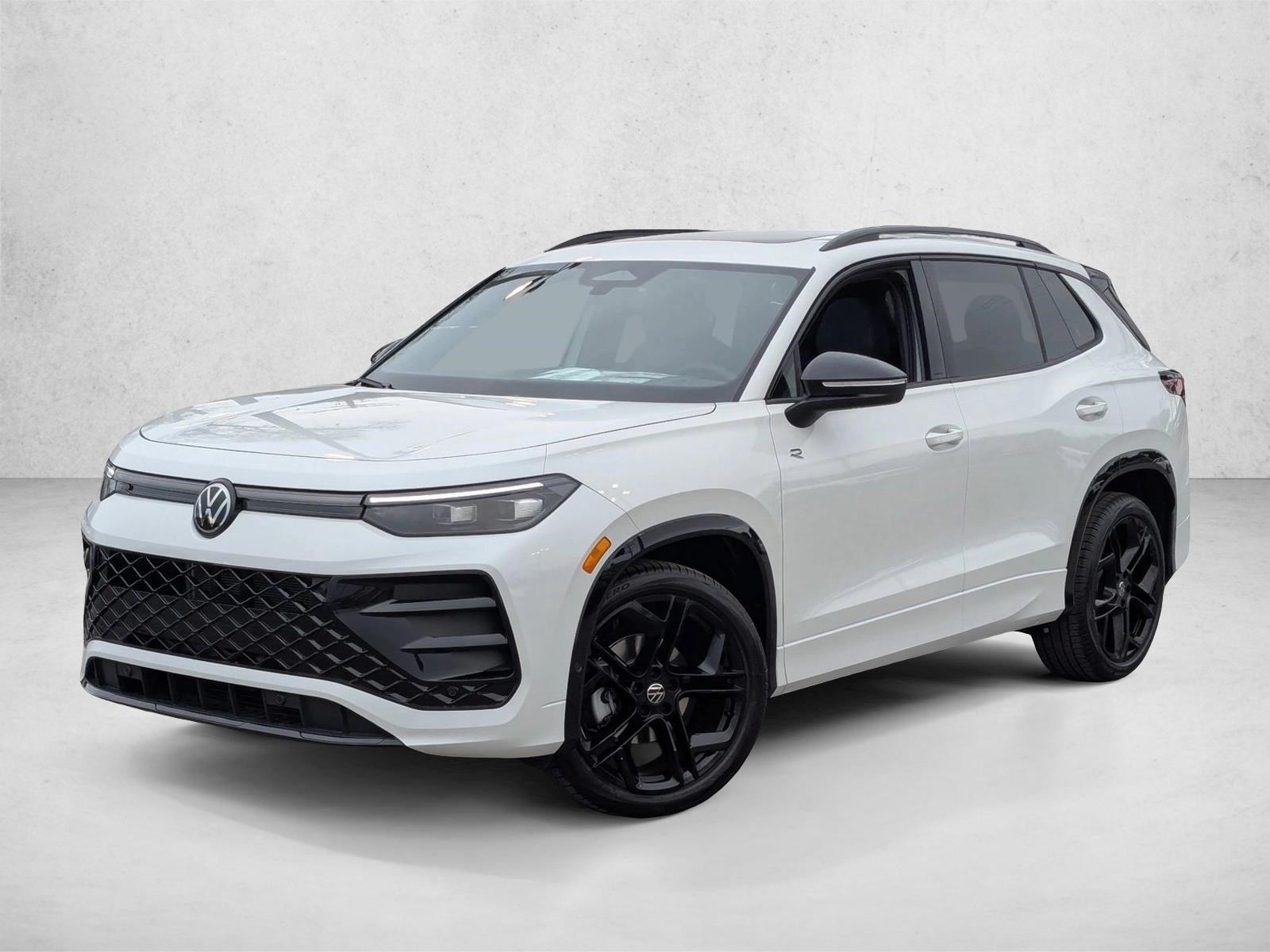 2026 Volkswagen Tiguan SE R-LINE BLACK's photo