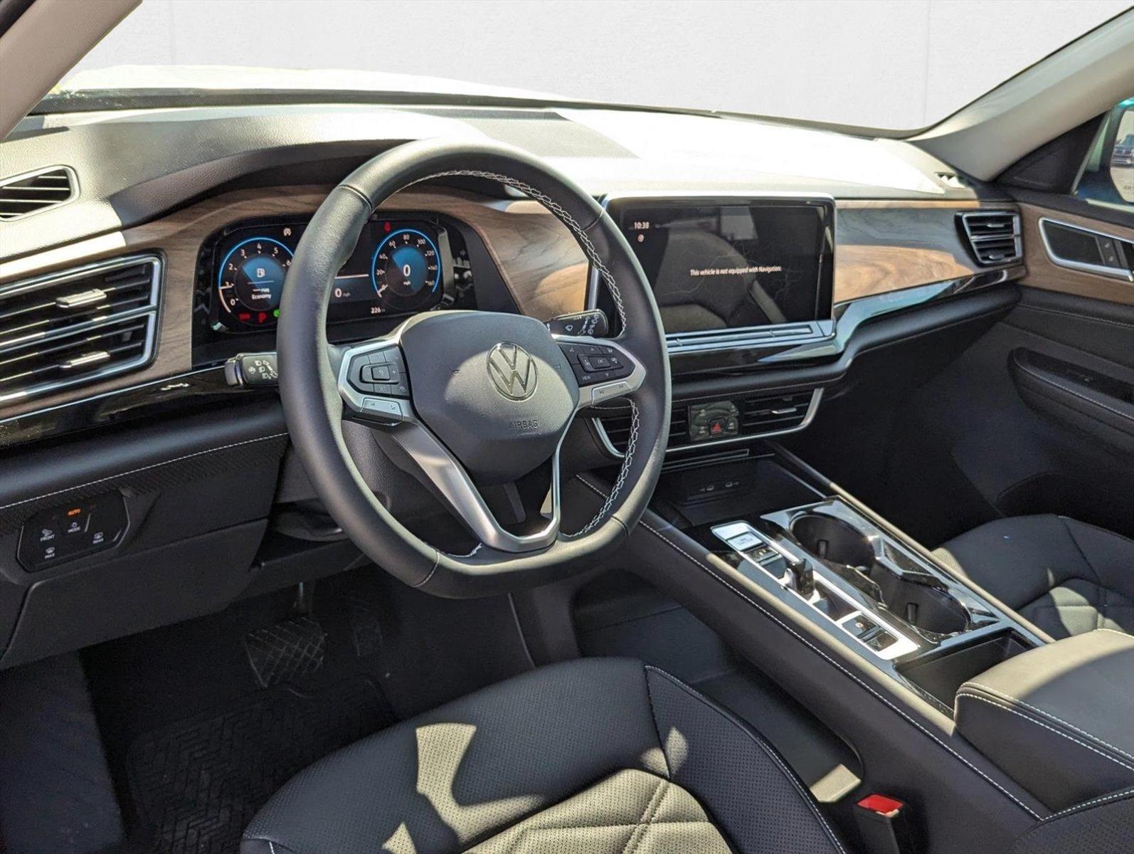 2025 Volkswagen Atlas SE Technology photo 3