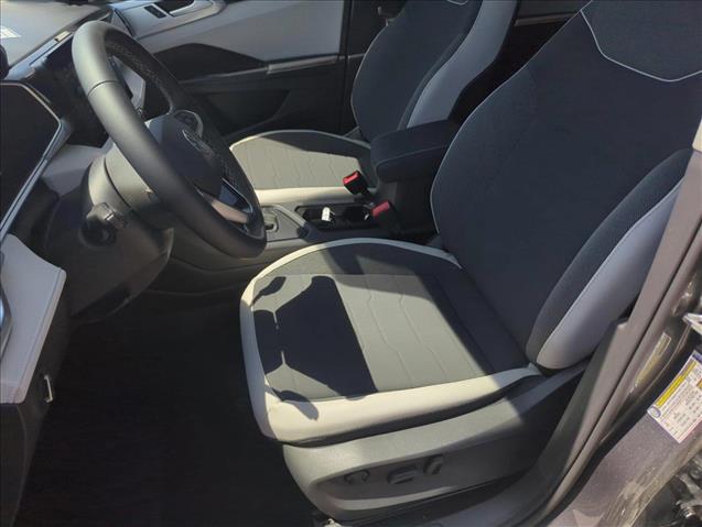 2025 Volkswagen Taos SE photo 4