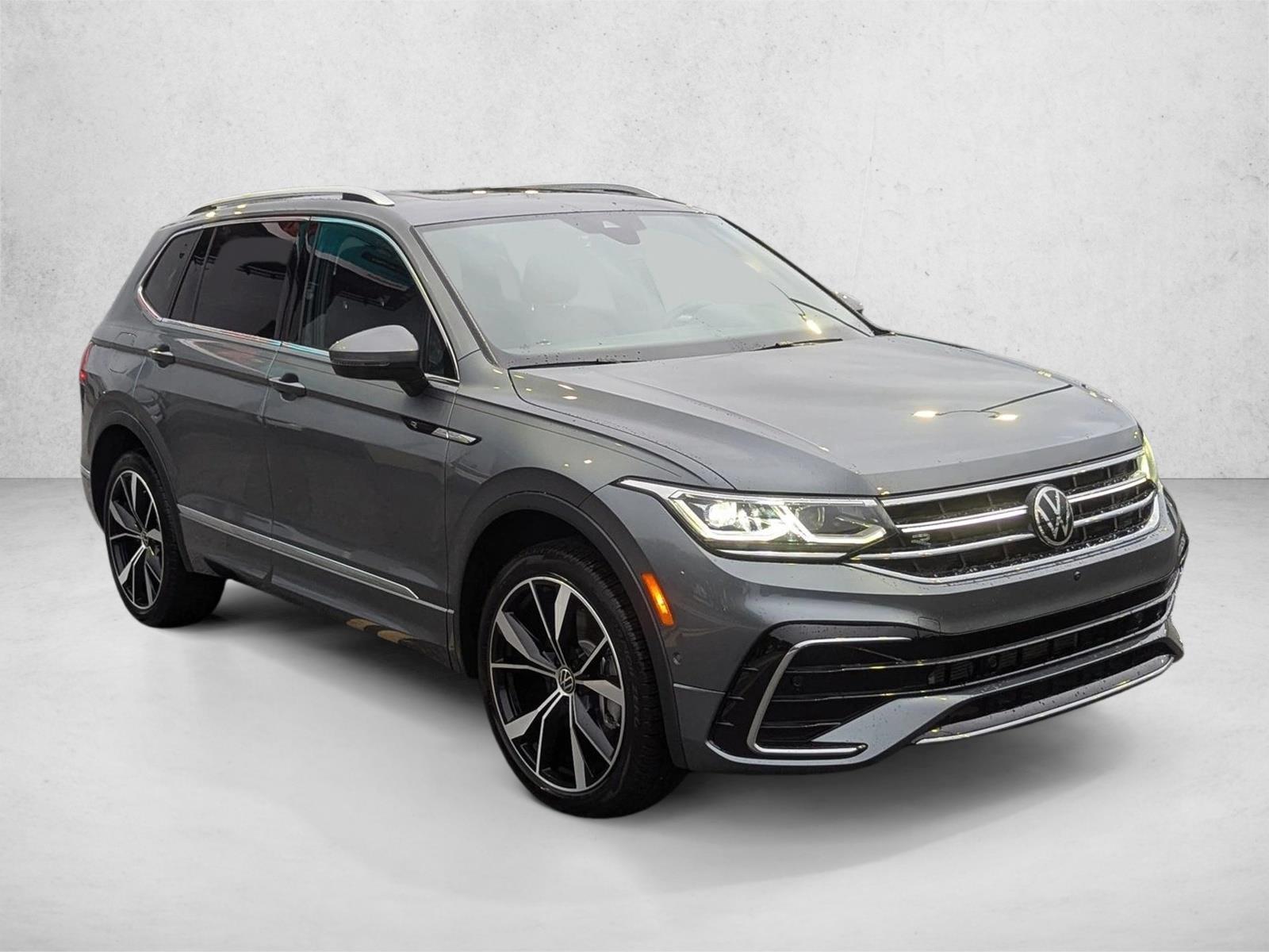 2023 Volkswagen Tiguan SEL R-Line Black photo 3