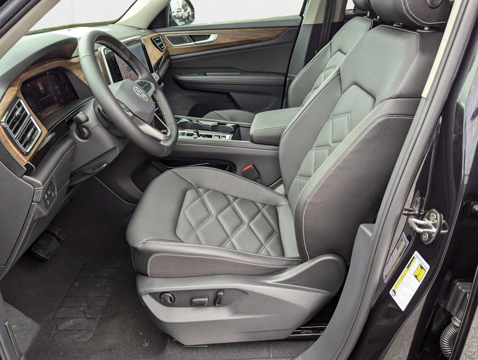 2025 Volkswagen Atlas SE Technology photo 4