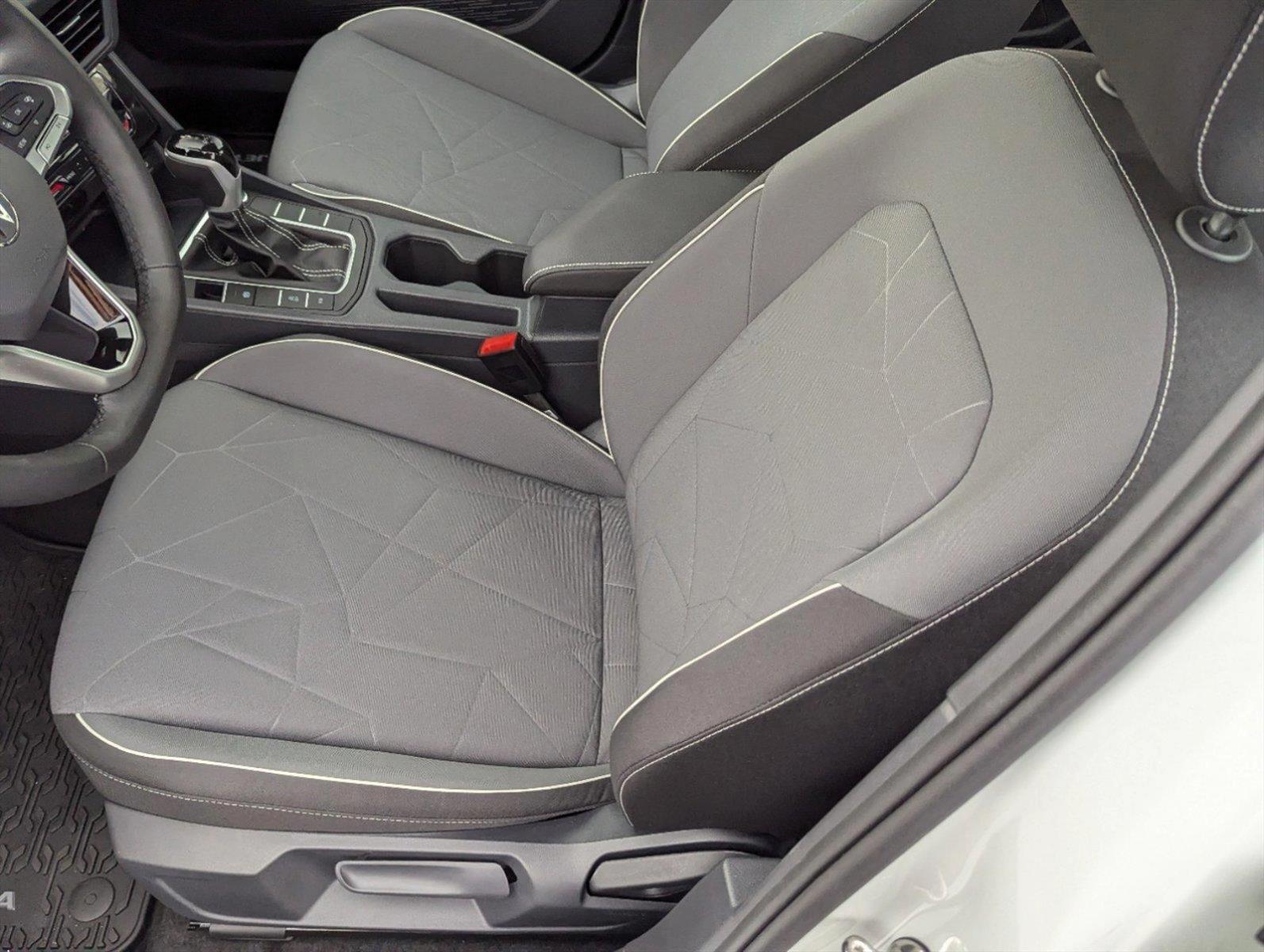 2025 Volkswagen Jetta Sport photo 4