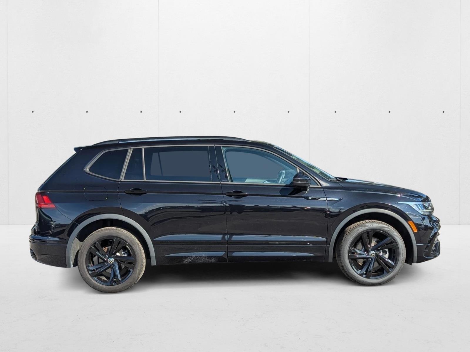 2024 Volkswagen Tiguan SE R-Line Black Sport photo 4