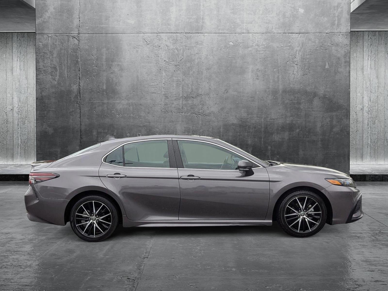 2023 Toyota Camry SE photo 4