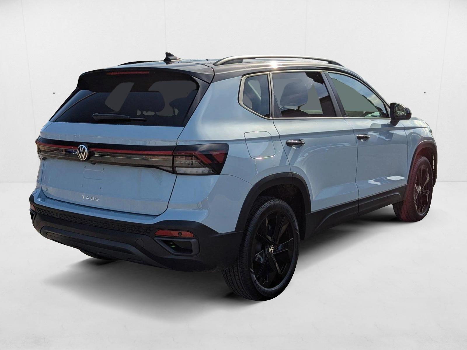 2025 Volkswagen Taos SE photo 2
