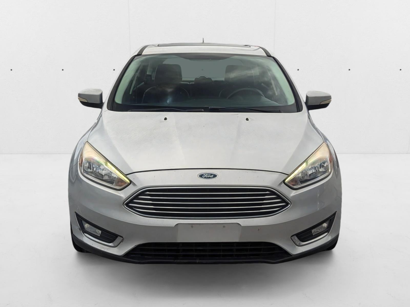 2017 Ford Focus Titanium photo 2