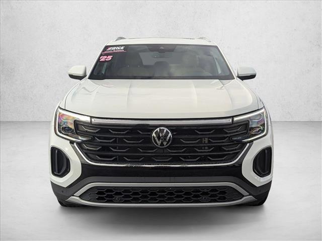 2025 Volkswagen Atlas Cross Sport SE Technology photo 2