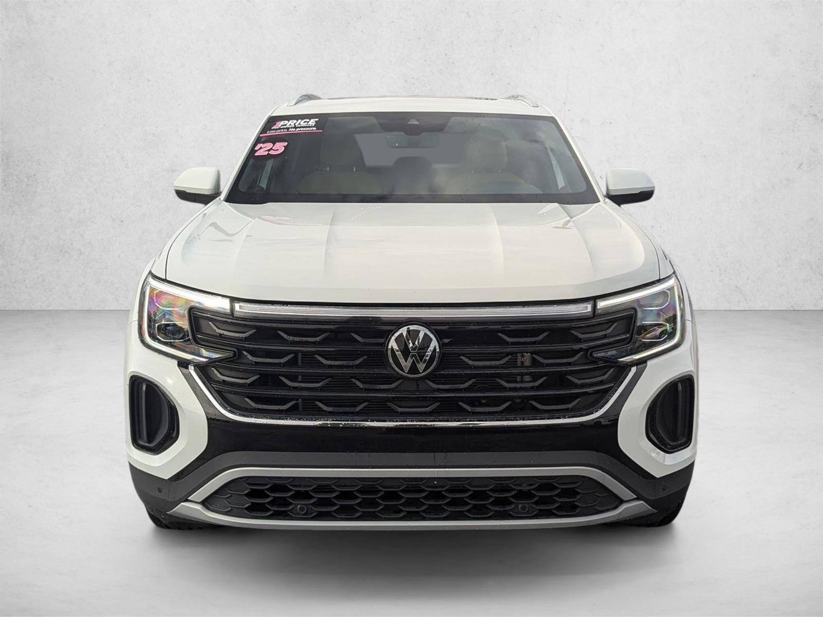 2025 Volkswagen Atlas Cross Sport SE Technology photo 2