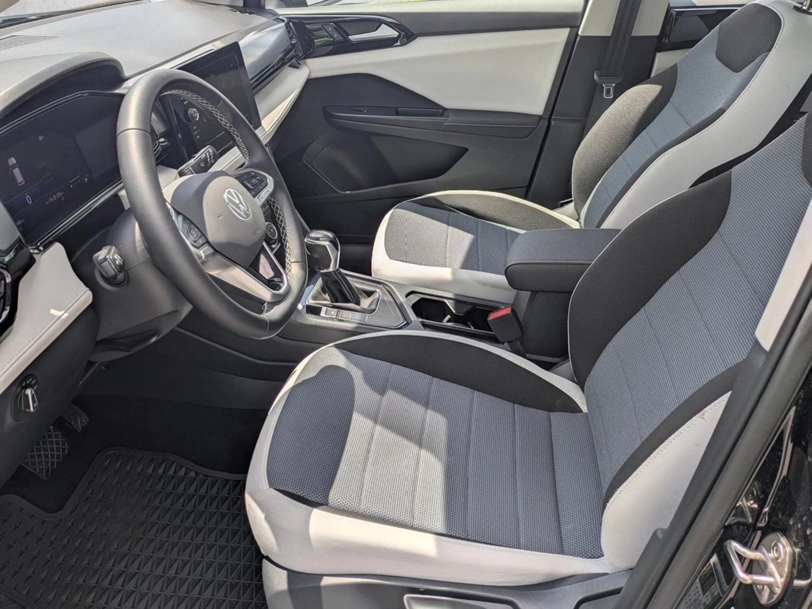2025 Volkswagen Taos S - Photo 15