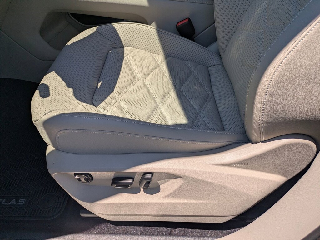 New 2026 Volkswagen Atlas 2.0T SE w/Technology Sport Utility
