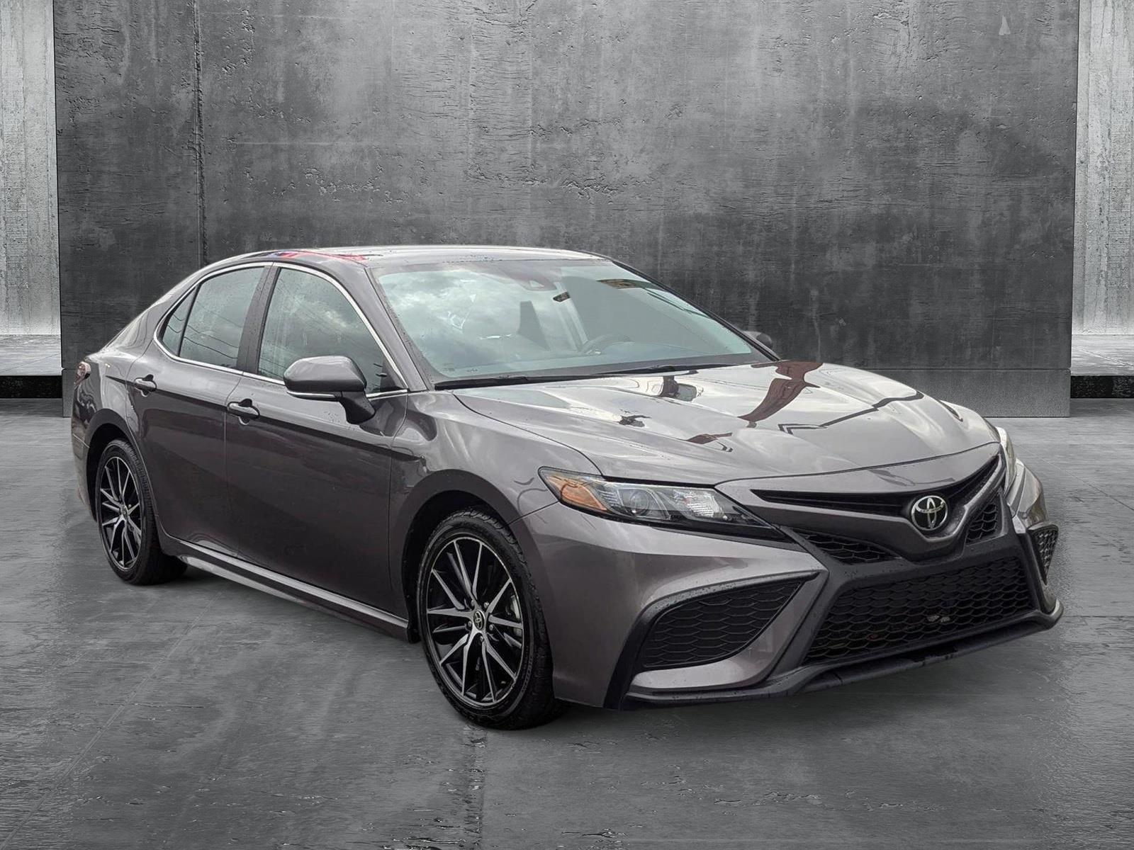 2023 Toyota Camry SE photo 3