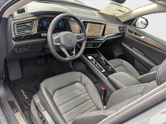 2025 Volkswagen Atlas SEL photo 3
