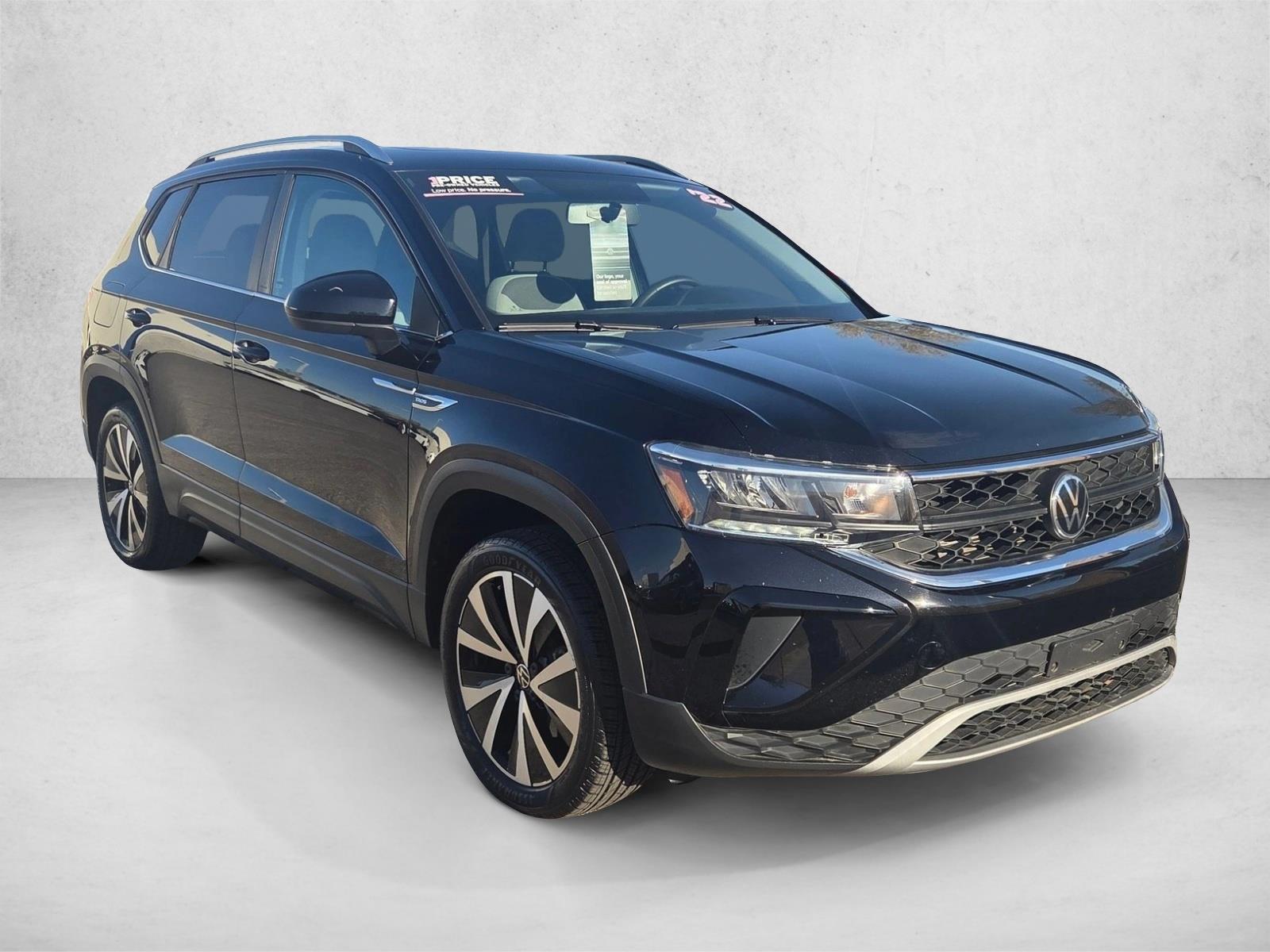 2022 Volkswagen Taos SE photo 3