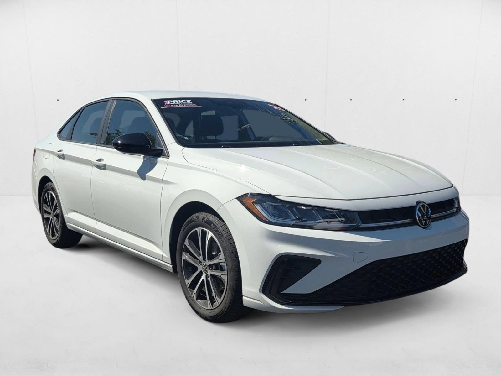 2025 Volkswagen Jetta 1.5T Sport photo 3