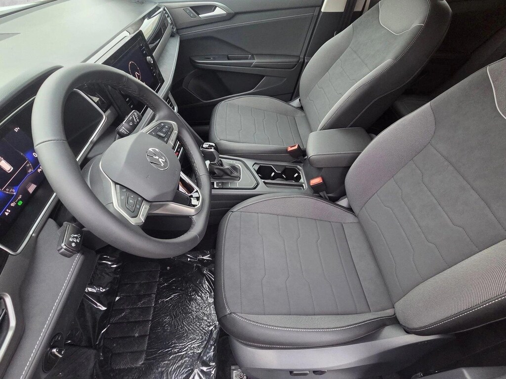 New 2026 Volkswagen Taos 1.5T SE Black SUV