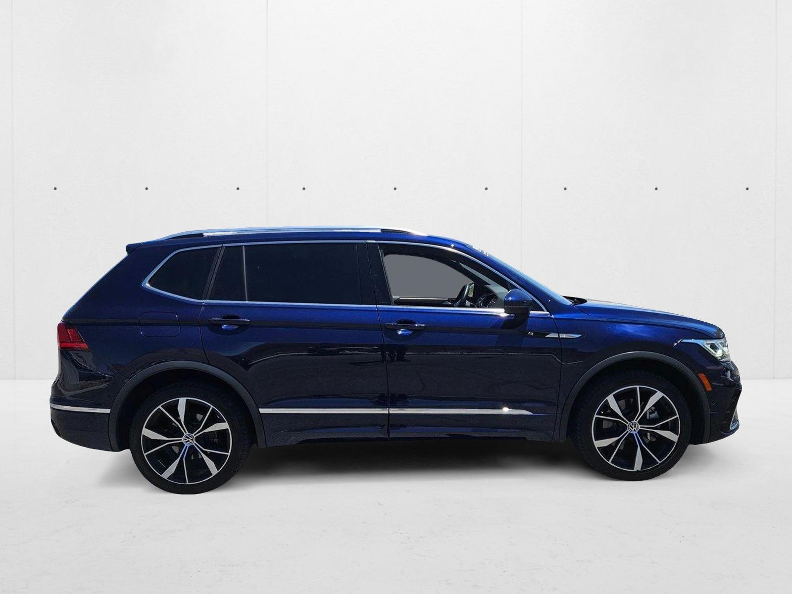 2023 Volkswagen Tiguan SEL R-Line Black photo 3