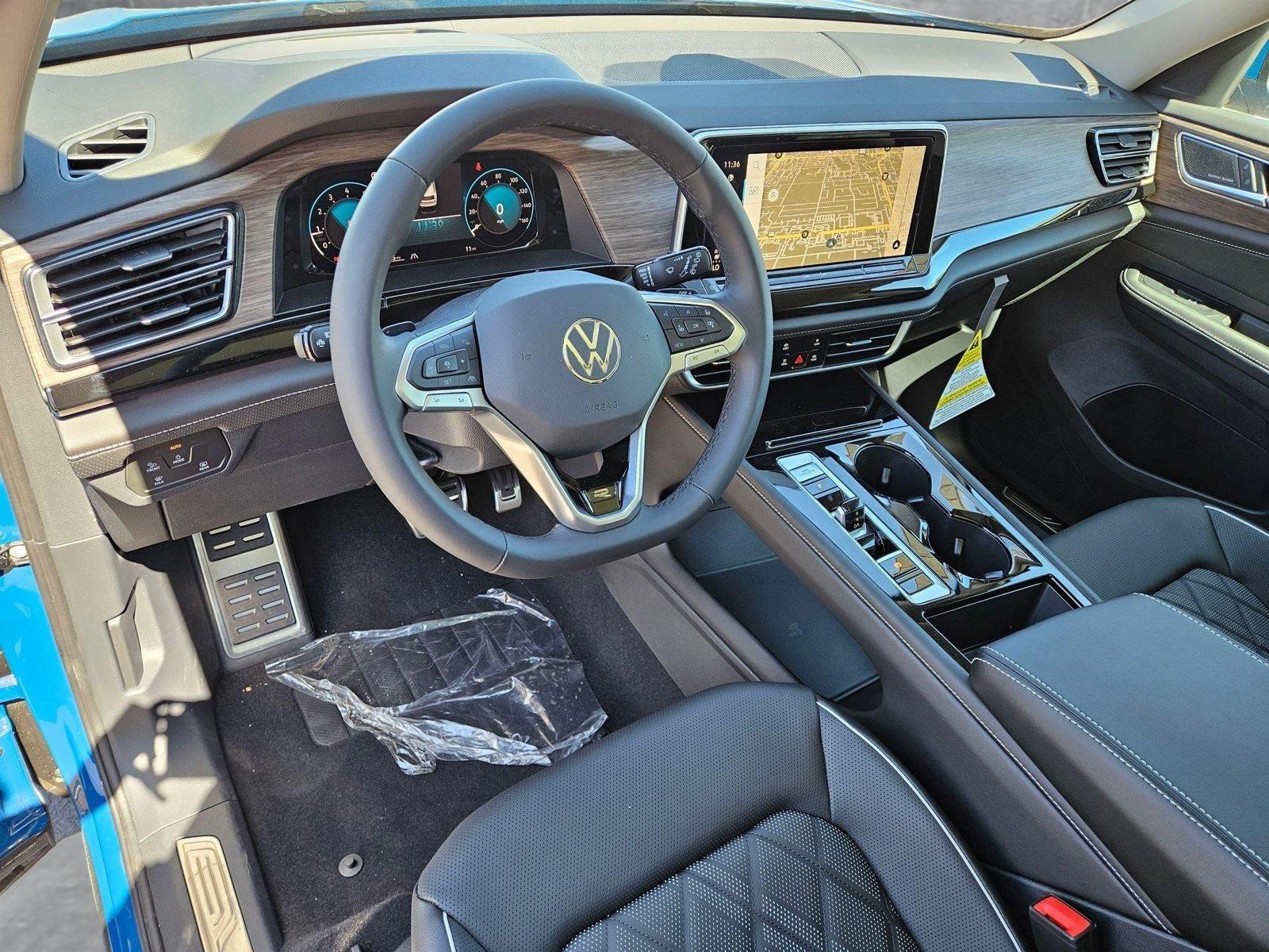 2025 Volkswagen Atlas SEL Premium R-Line photo 3